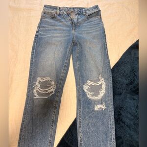 AE Strigid Ripped Mom Jean